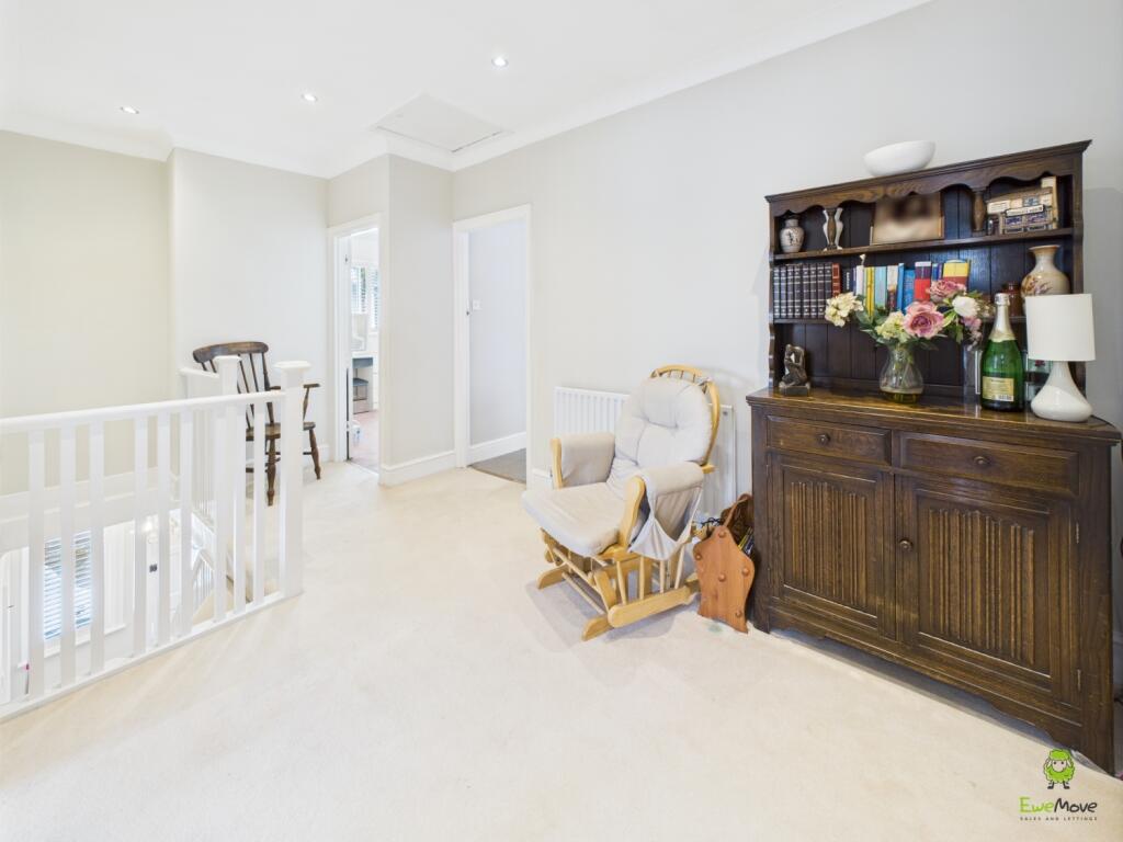 Presented by Clinton at EweMove Bexleyheath and Da