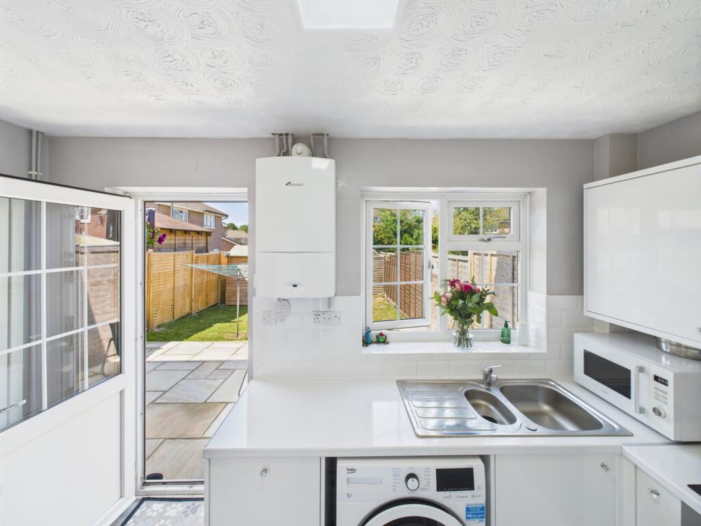 CAM02023G0-PR0156-STILL027