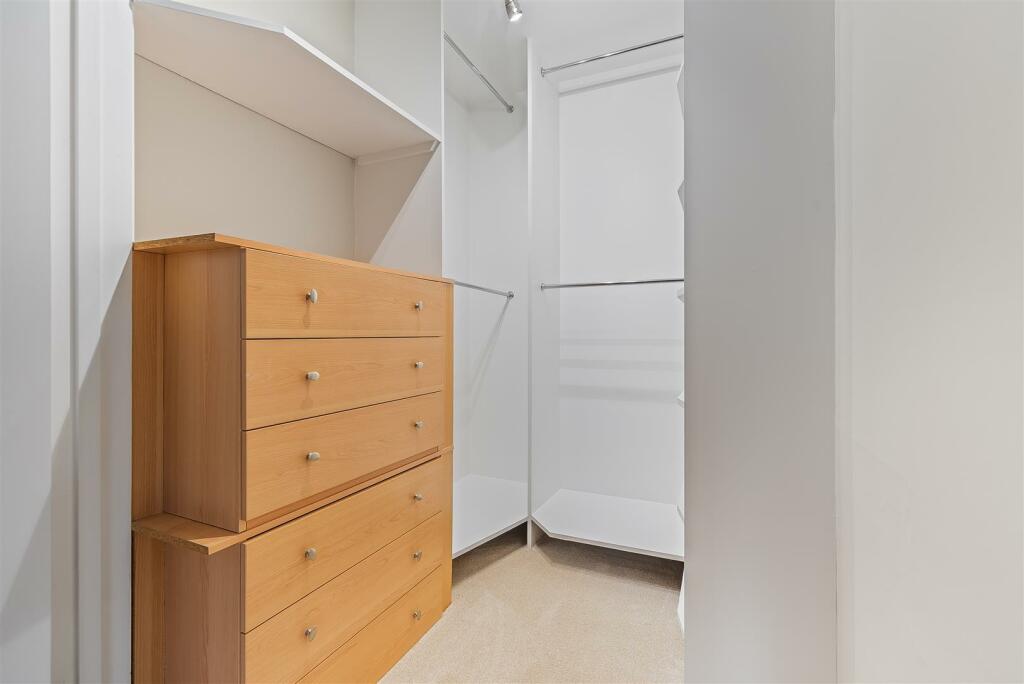 Walk-in Wardrobe