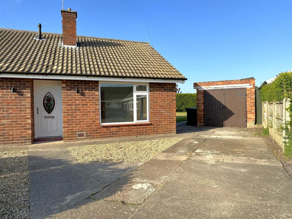 GARAGE &amp; Multi-Car Driveway 841