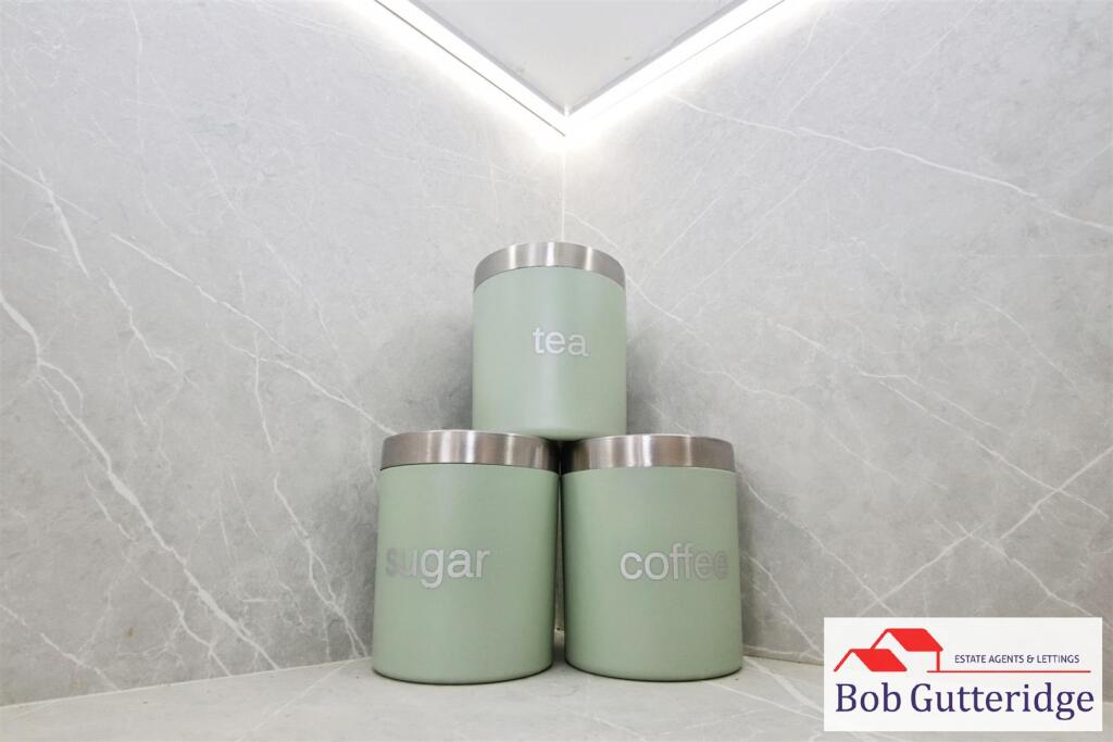 NEW OPEN PLAN FITTED KITCHEN / DINING ROOM