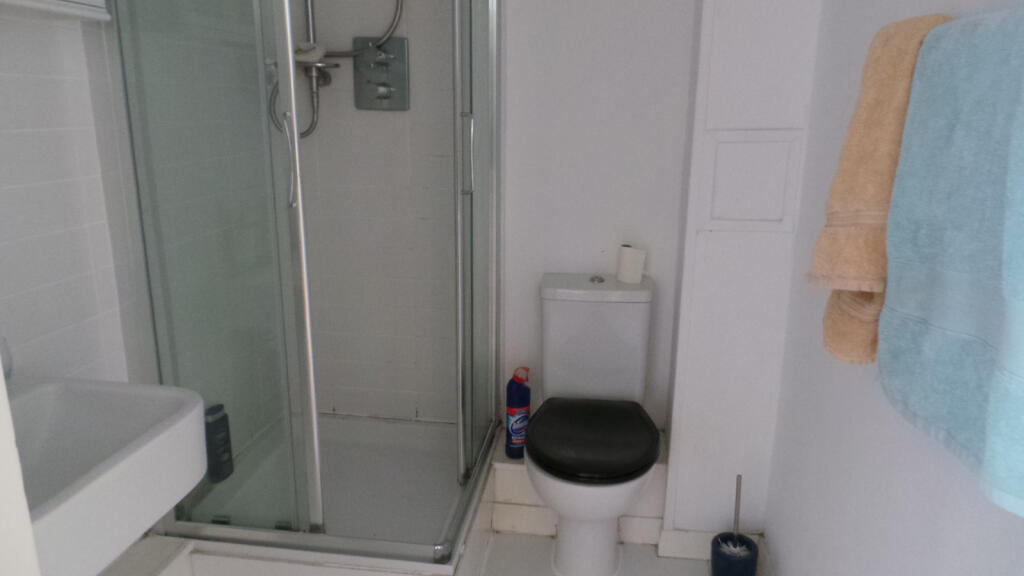 EN SUITE