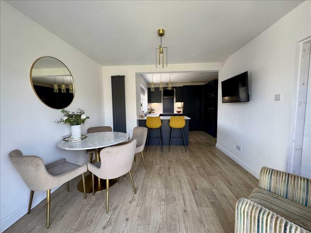 LIVING KITCHEN