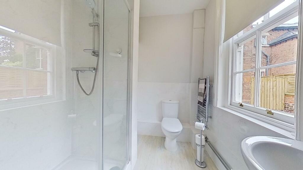 EN SUITE SHOWER ROOM