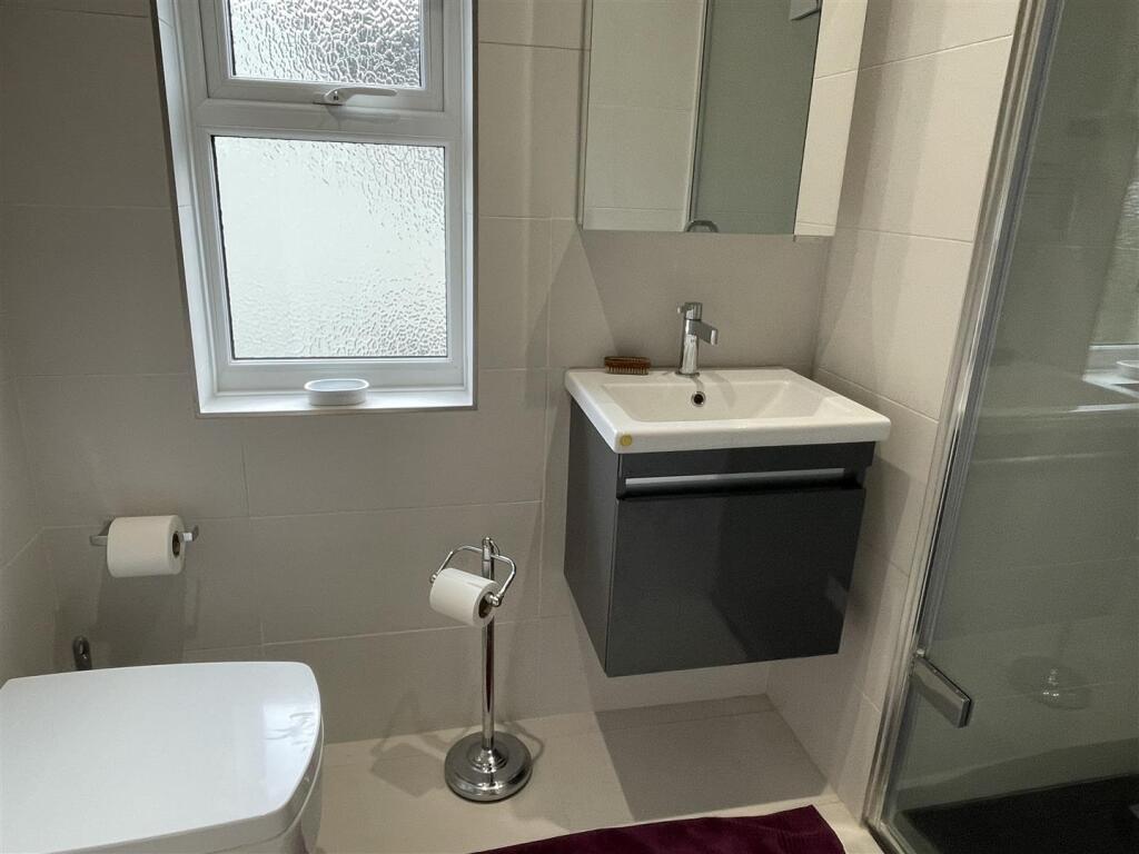 En Suite Shower Room.JPG