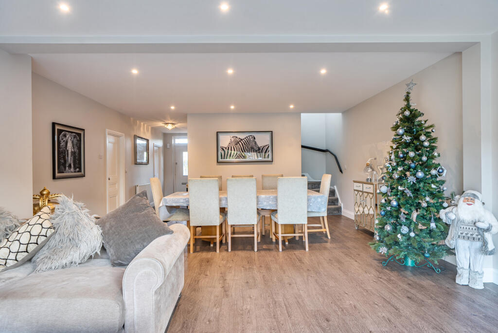 1385319-16-692eda...