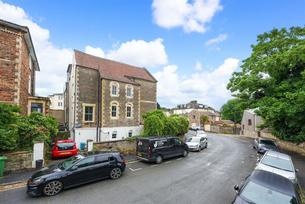 43 Elliston Road 13.JPG