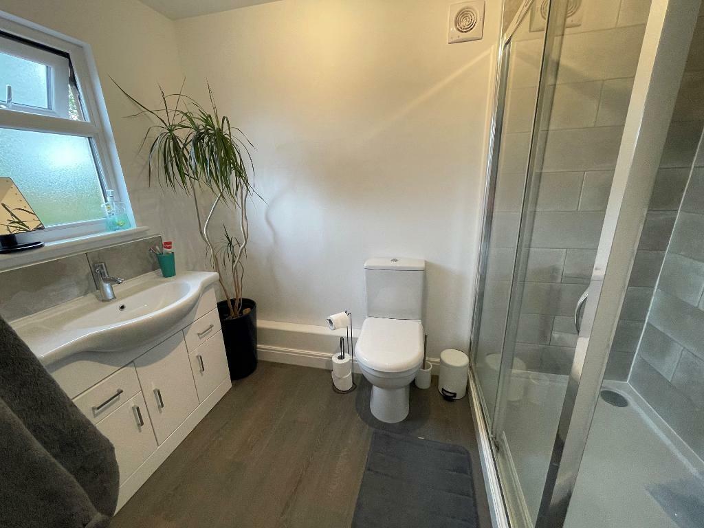 En-suite Shower