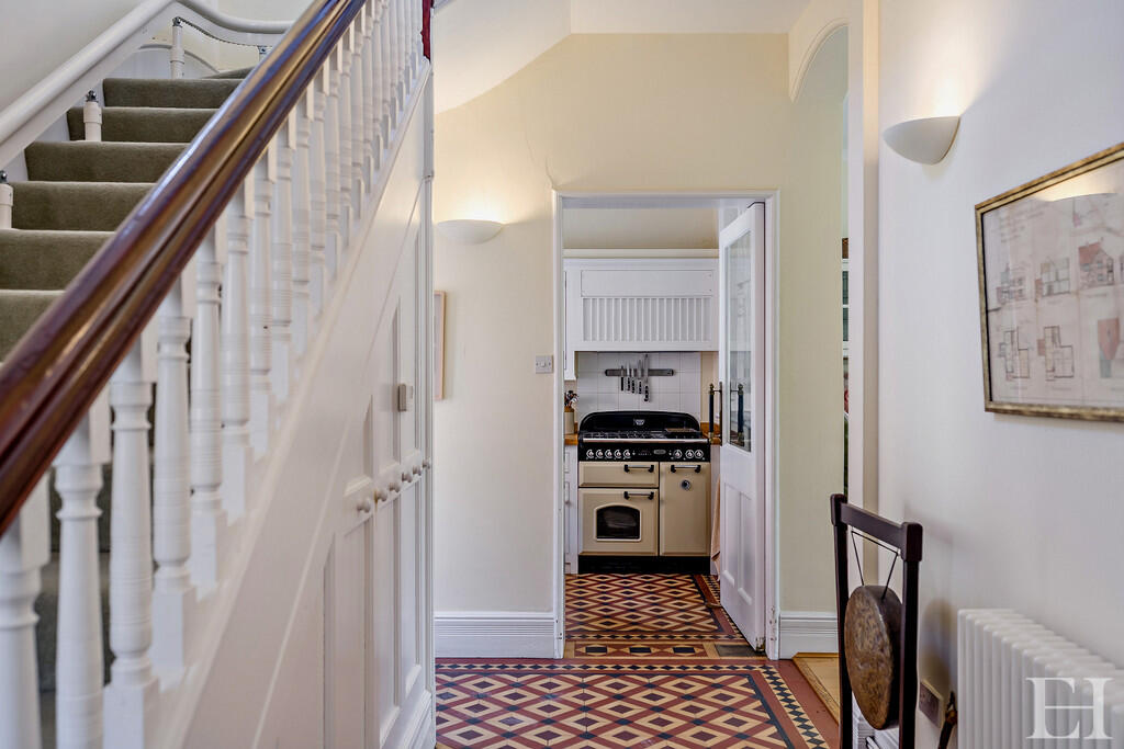 8647635-interiorW...