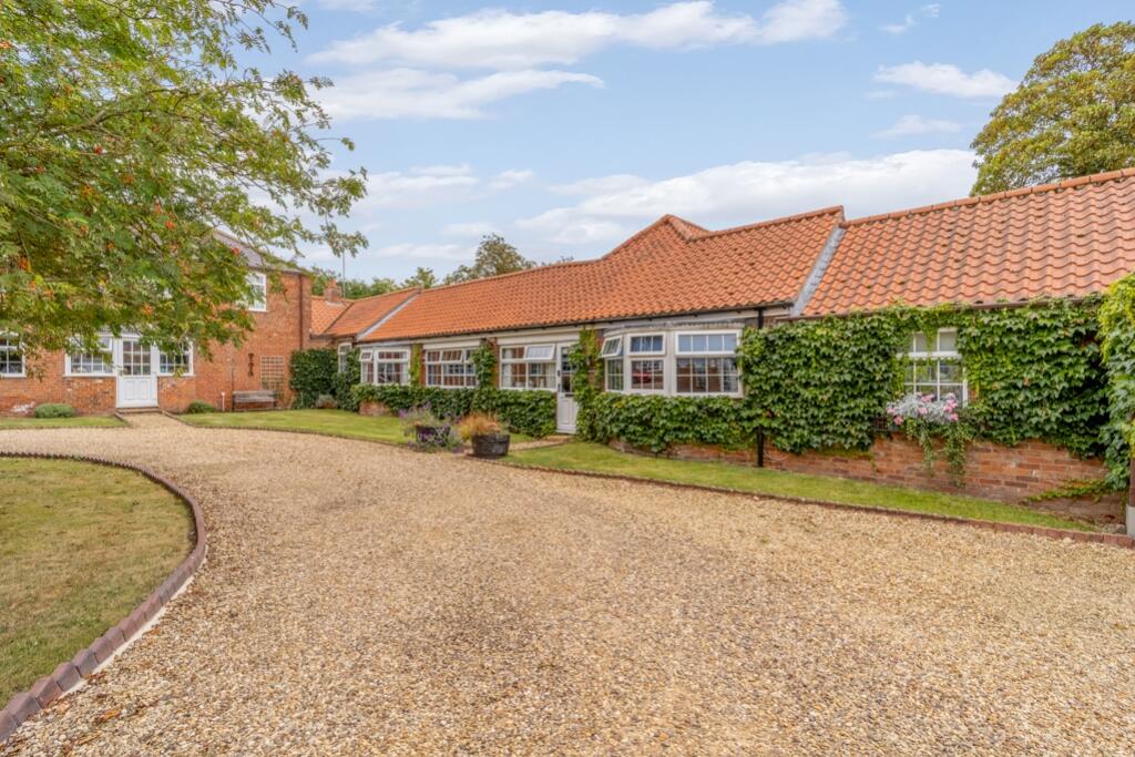 Horseshoes (Tytton Court)-10