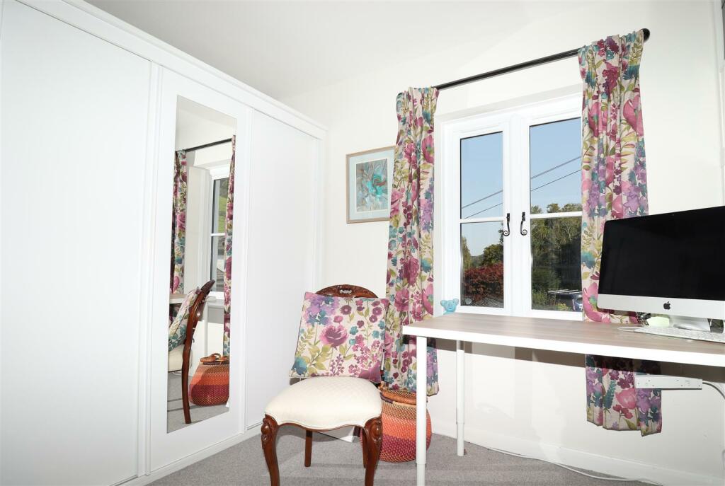 How Head Cottage