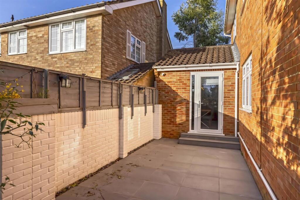 Hurston Close_28.jpg