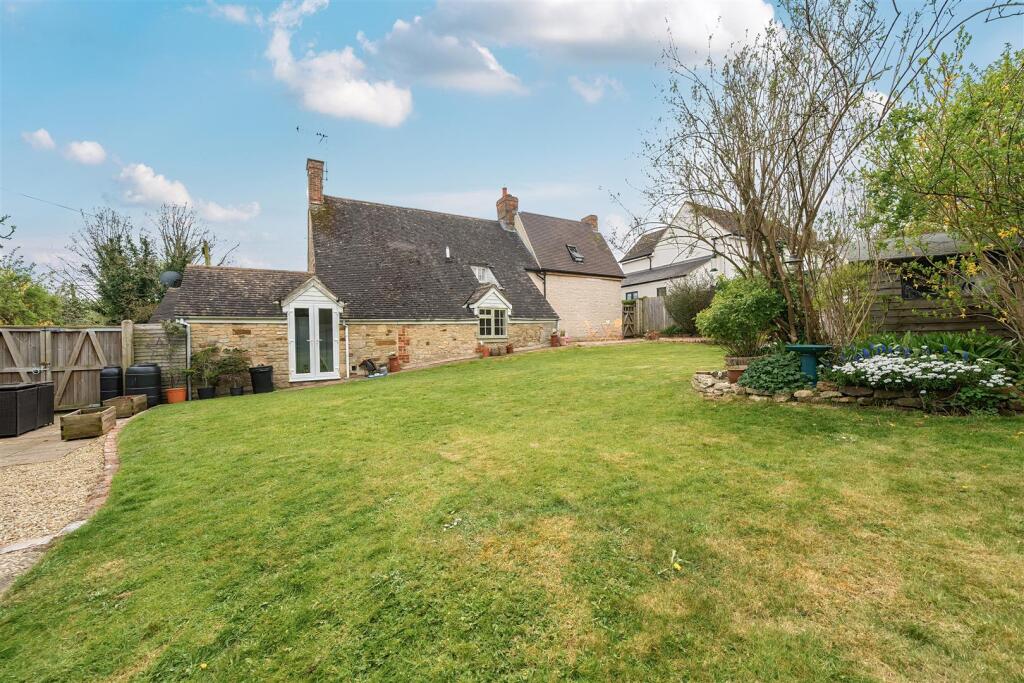 Pear Tree Cottage, 12 Blakesley Hill Greens Norton