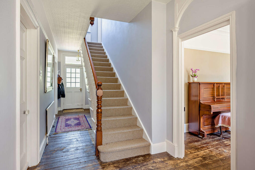 8647466-interior0...