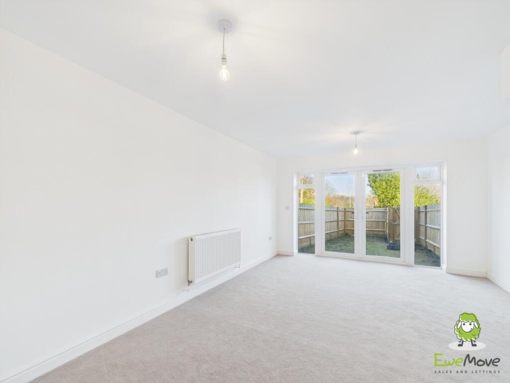 CAM03778G0-PR0176-STILL001