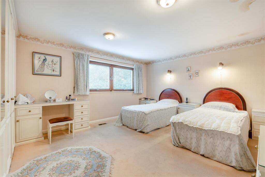 8659041-interior14.jpg
