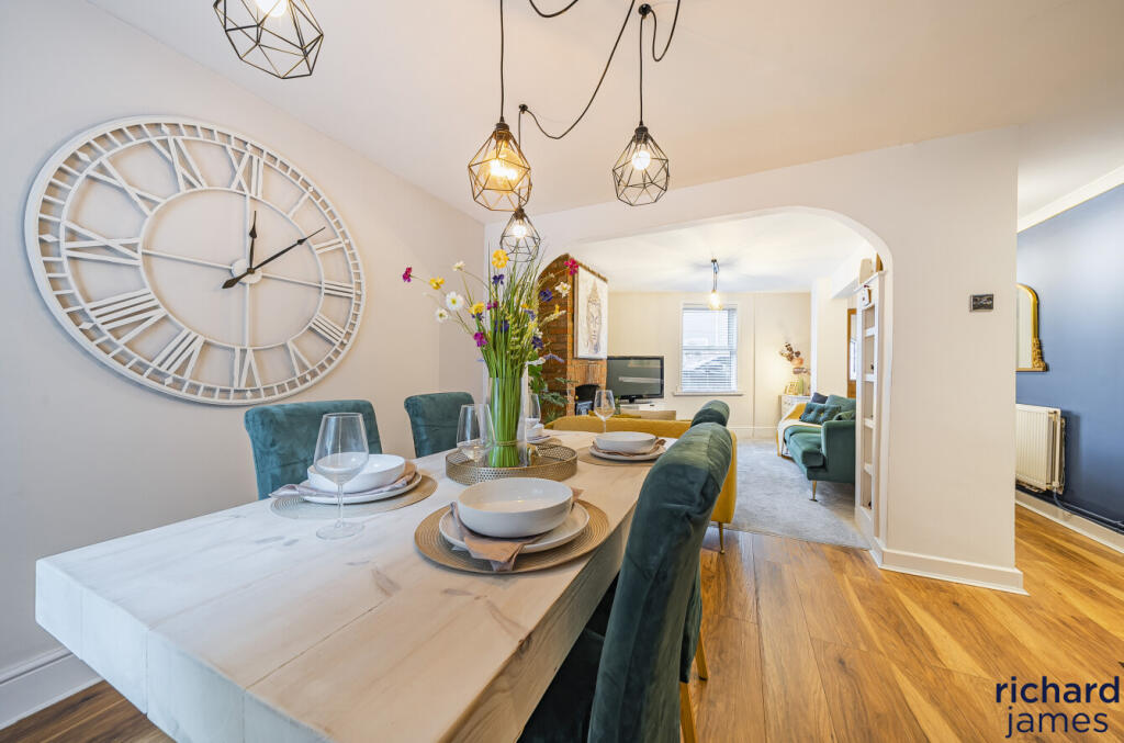 53f2cbed-2b61-4e6...