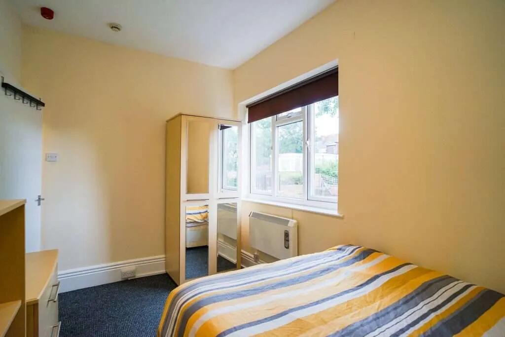 Flat_3_146_Broomspring_Lane