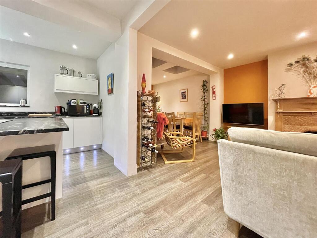 Kitchen/ Open Plan Living