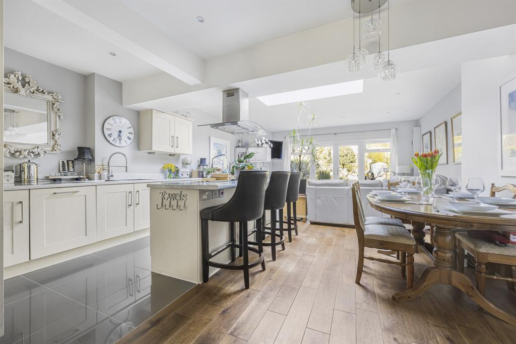 Kitchen/Dining/Famil