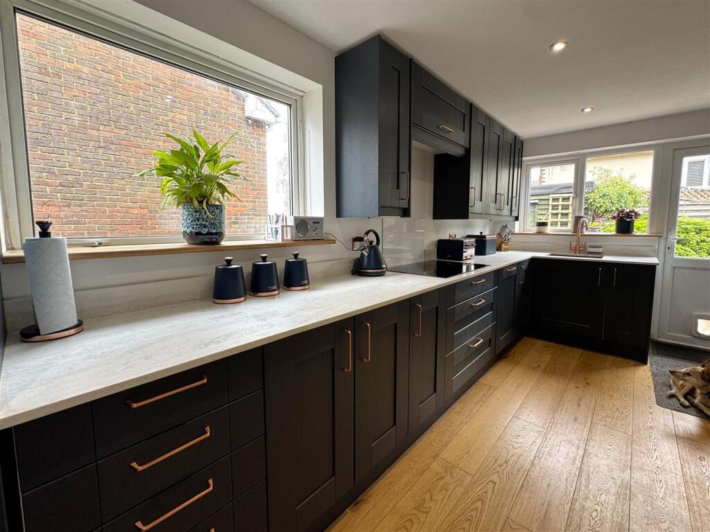 Kitchen 2.JPEG