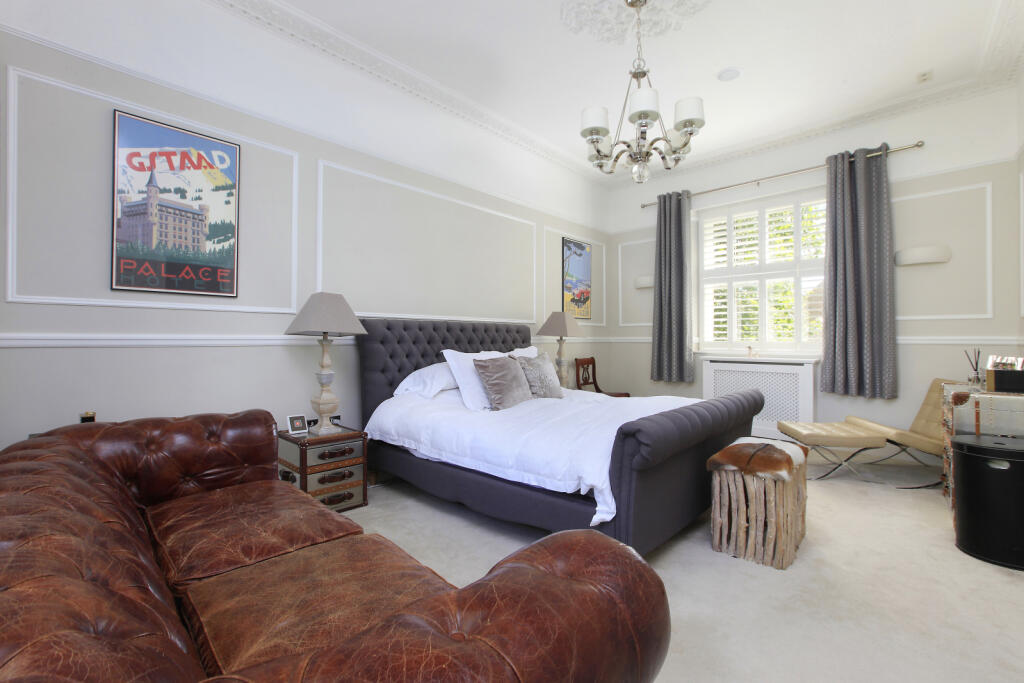 property in Crescent Grove, 
Clapham, SW4