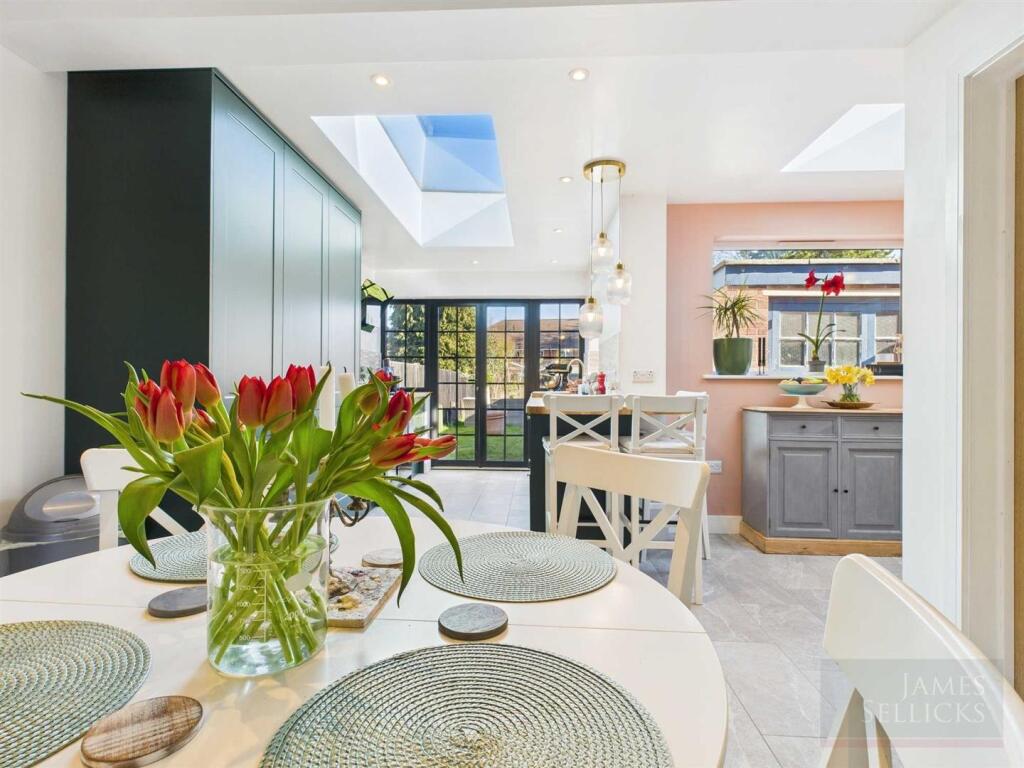 Open plan kitchen, family/dining