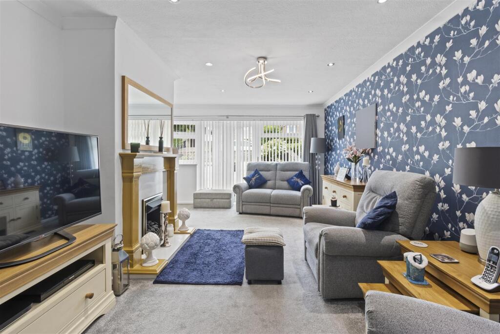 living area #4.jpg