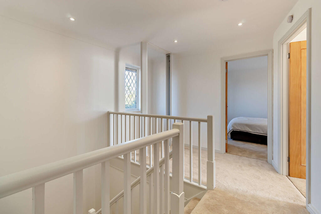 8664256-interior2...