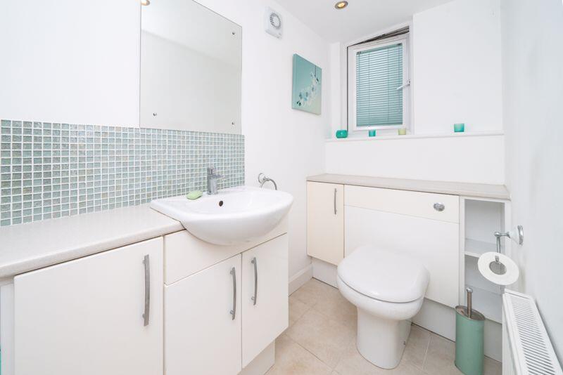 EN-SUITE TOILET/BASIN
