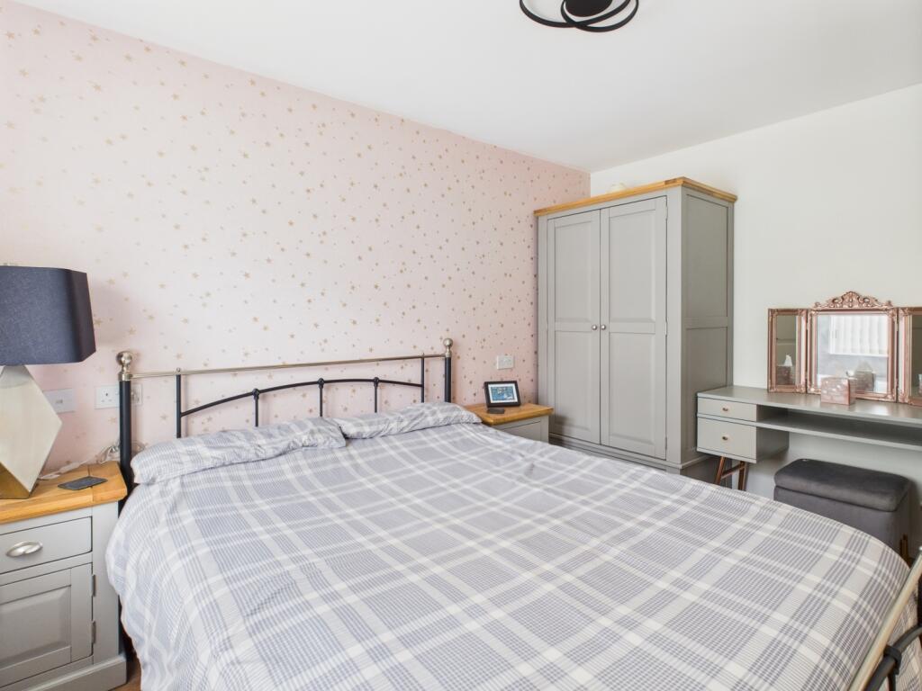 CAM03729G0-PR0094-STILL021