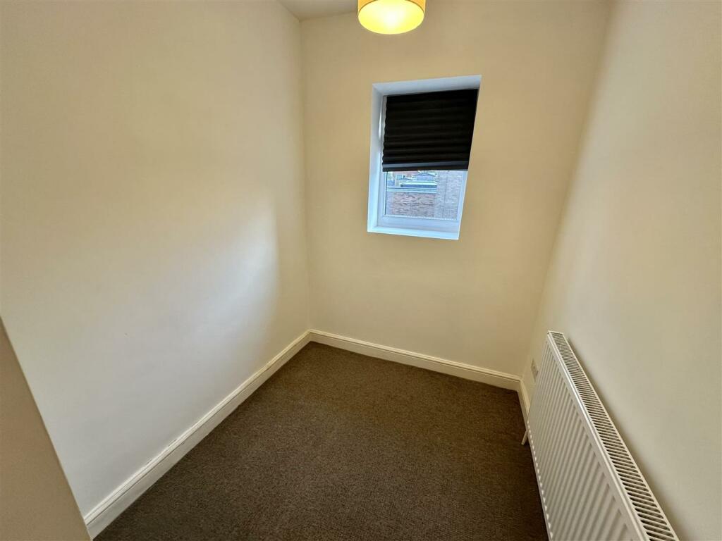 Bramleys Estate Agents - Hollinbank Lane - Heckmon