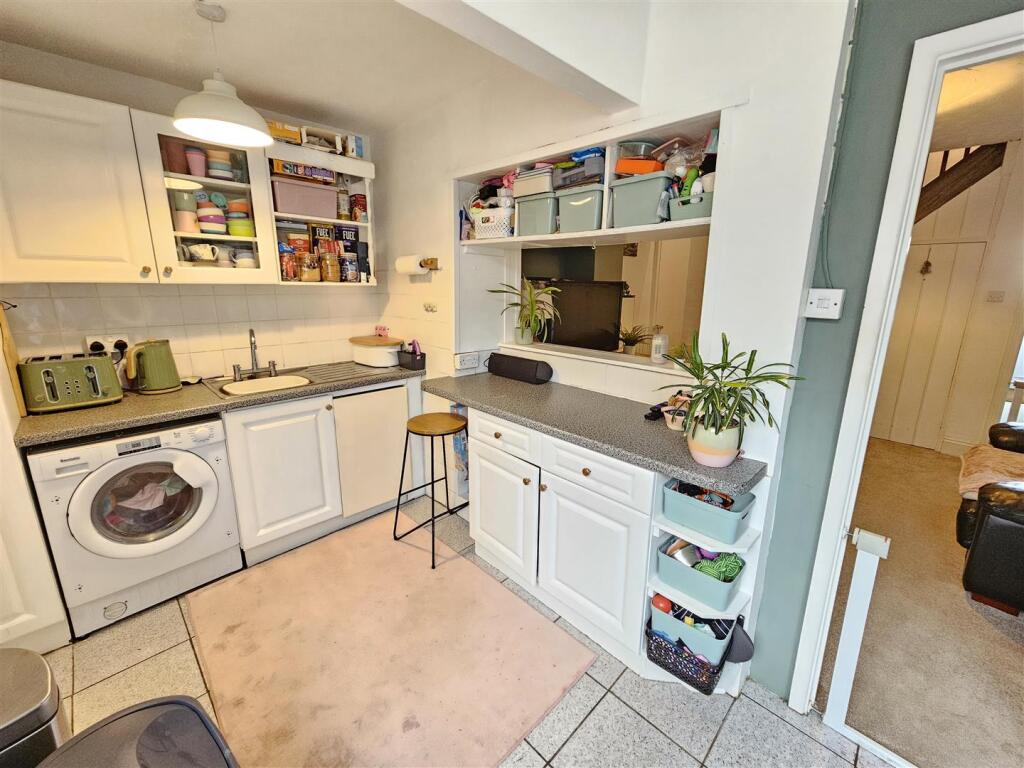 Kitchen (3).jpg