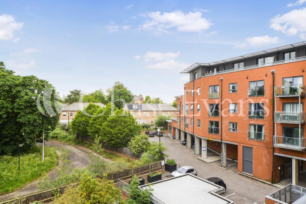 Cherrywood Lodge, Bi