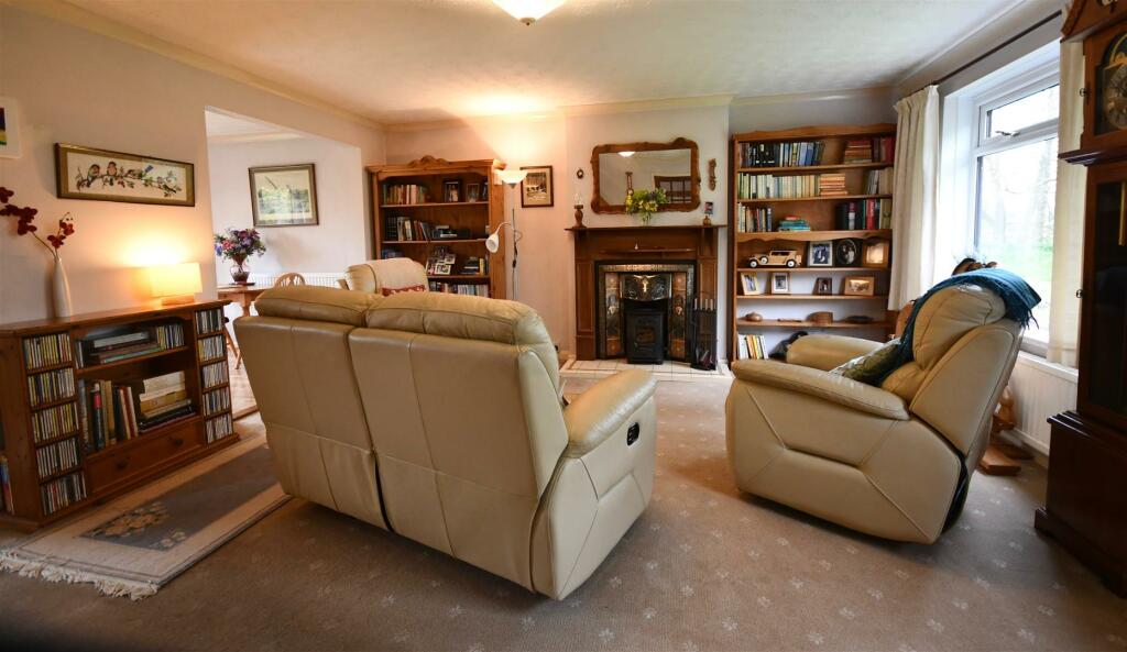 Spacious Sitting Room