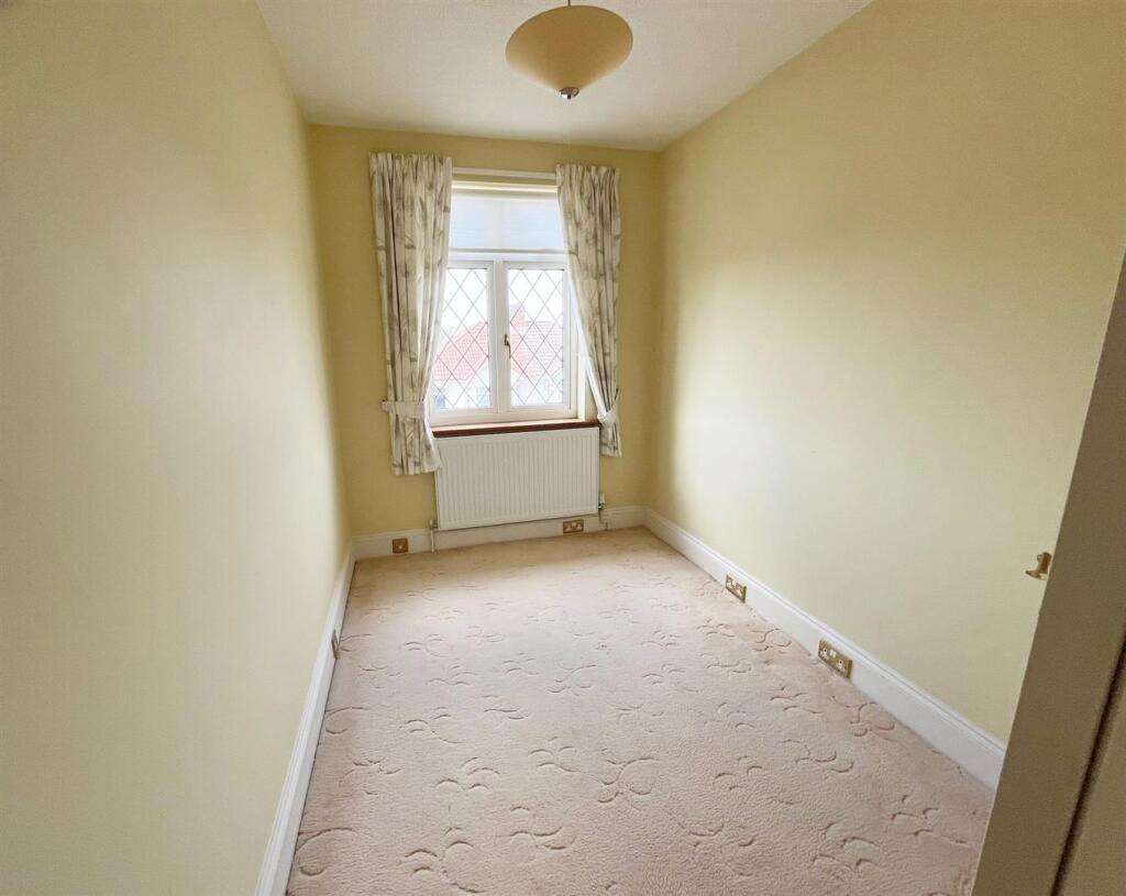 Bedroom three (1).jpg