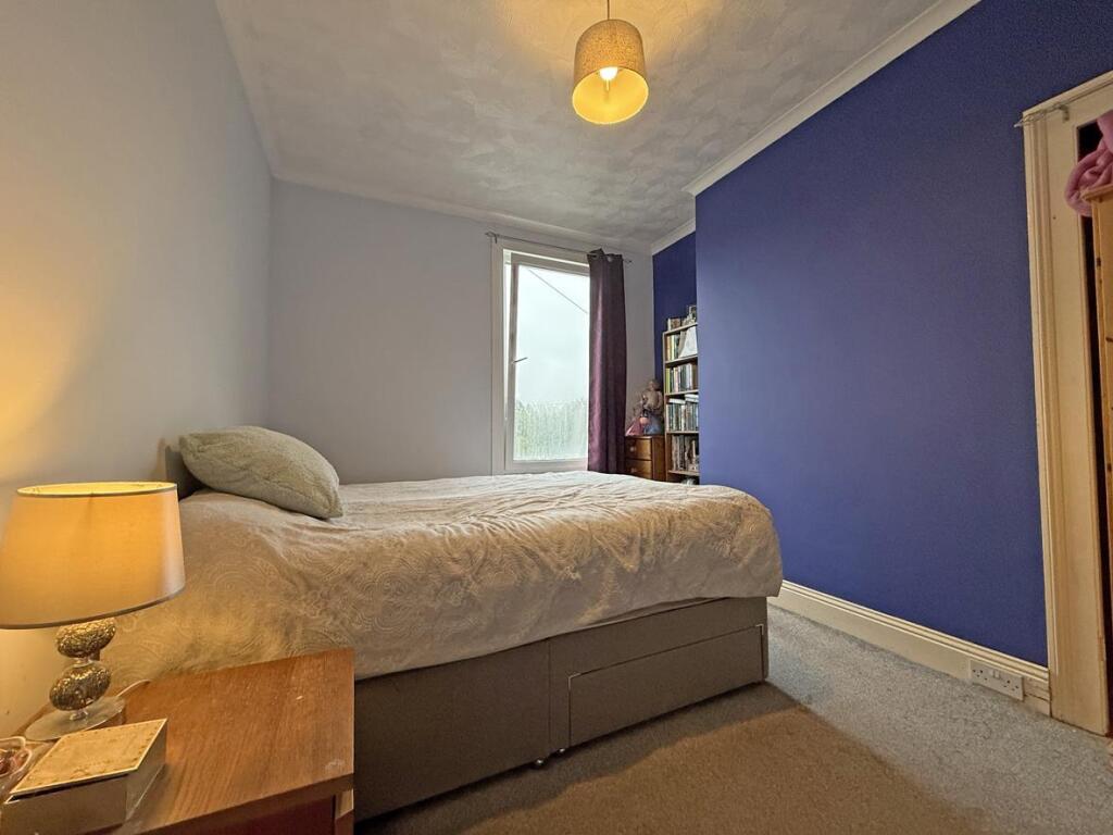 Ocean Street 23 - Bed 1...jpg