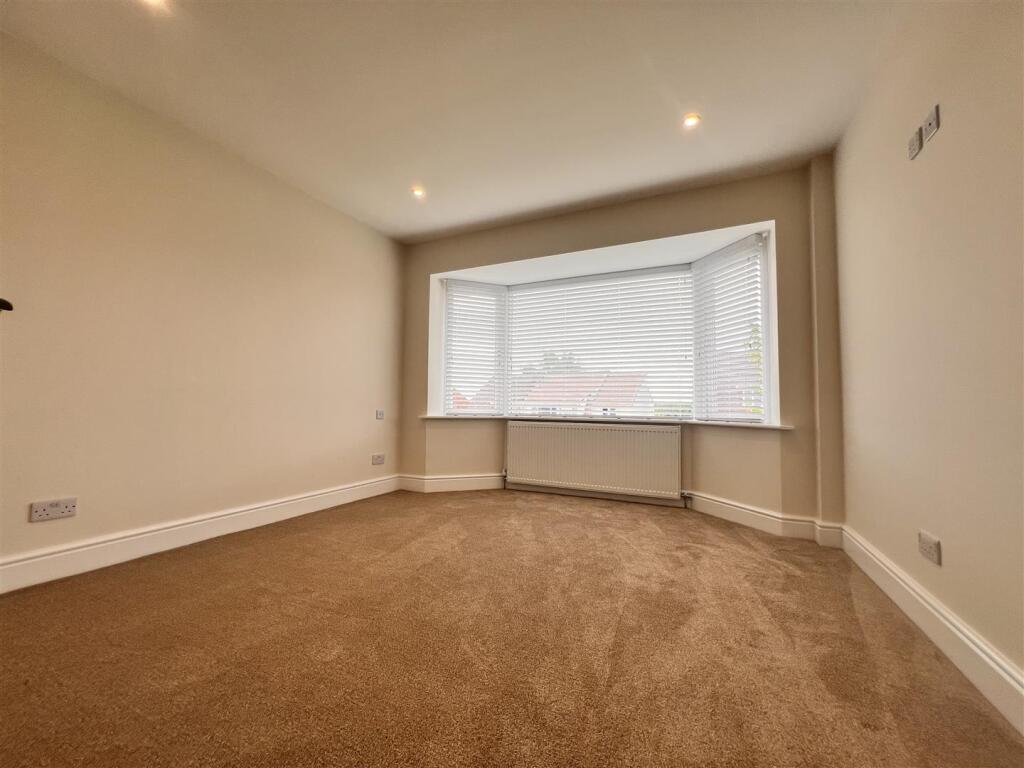 Bedroom 1.jpg