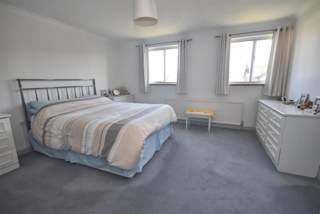 Bed 1.jpg