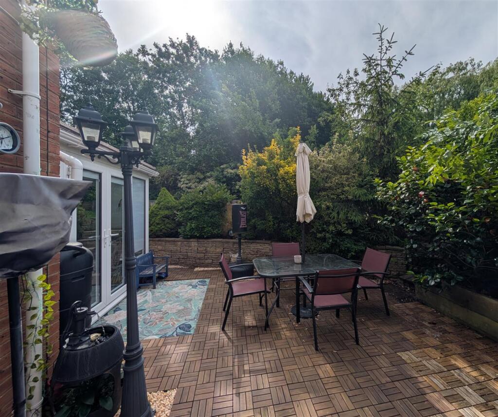 garden seating area.jpg