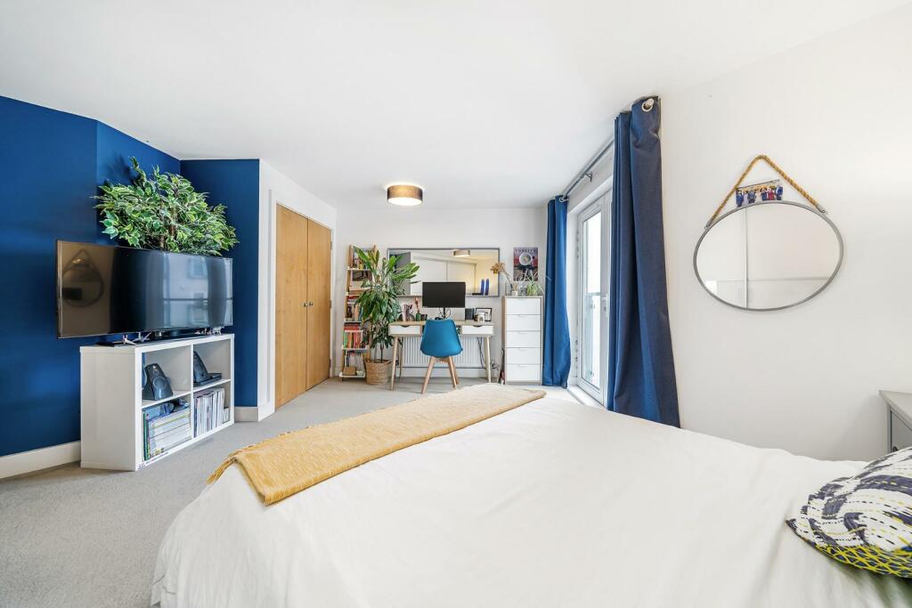 Bedroom 1 (3).jpg
