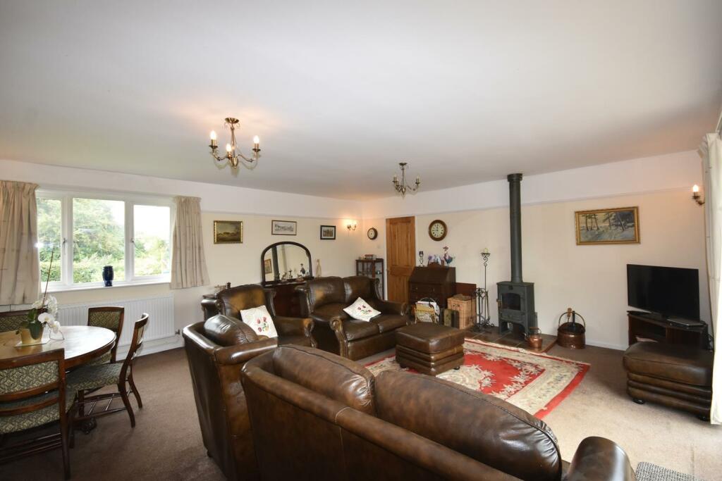 SITTING  ROOM.JPG