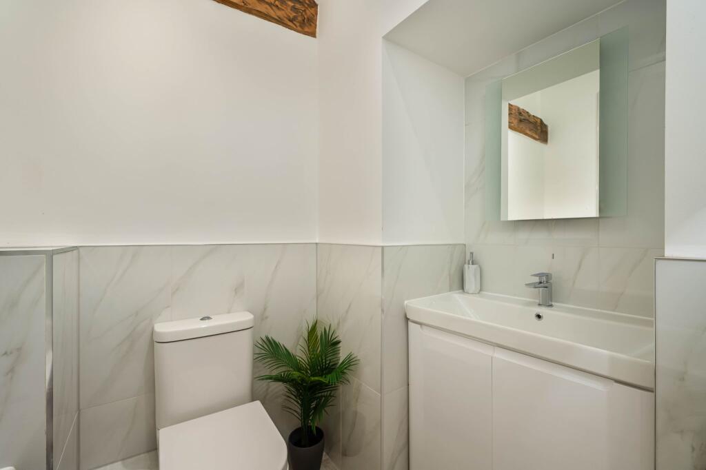 Master Bedroom en-suite 