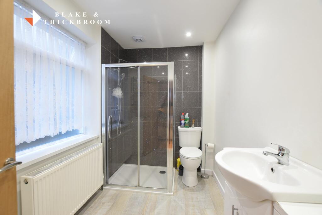 EN SUITE SHOWER ROOM