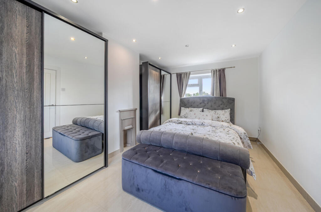 1364100-7-68e7c37...