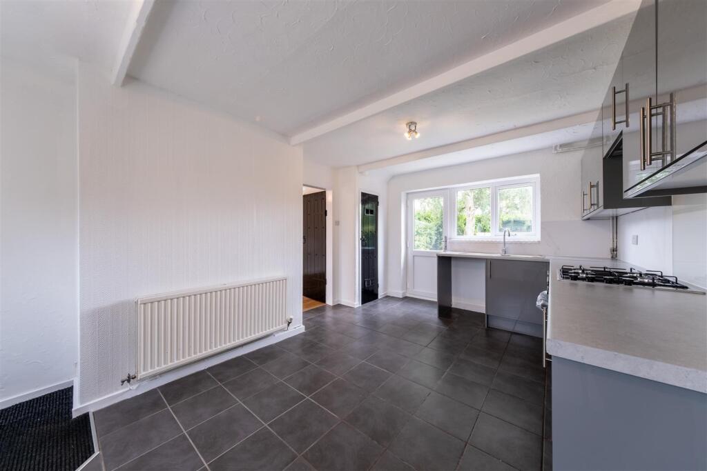 6 Stoneheys Lane-002.jpg