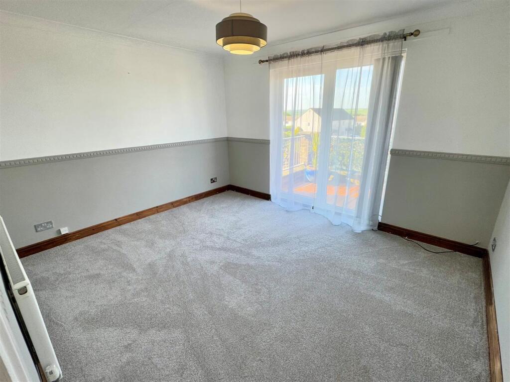 6 Wayside Court Bedroom 1