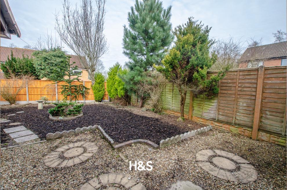 9 cryersoak close - rear garden..jpg