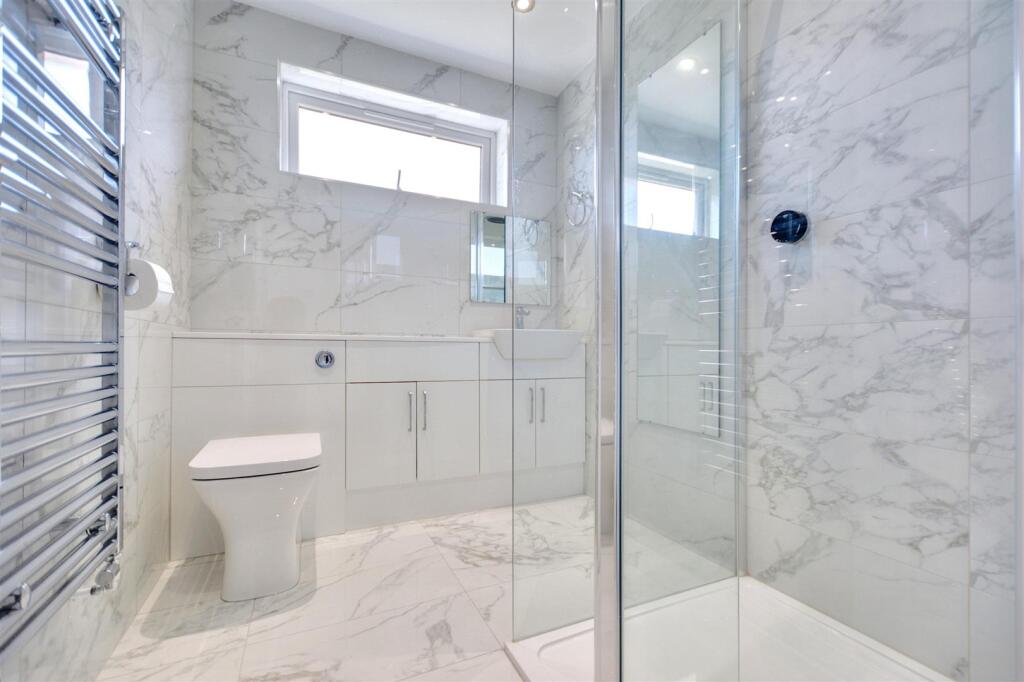 Bathroom_2.jpeg