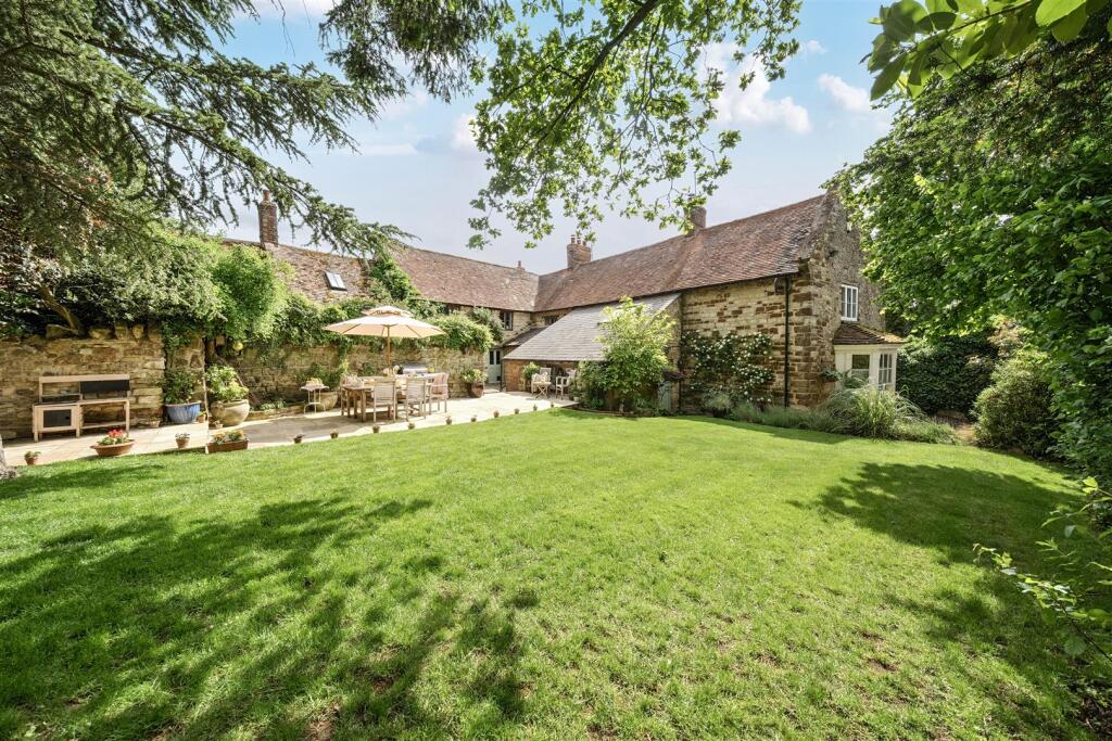 Cliff Hill Farm, 4 Northampton Road, Blisworth (16